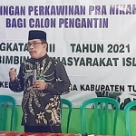 Kepala Kemenag Tuban, Sahid saat memberikan bimbingan perkawinan di Kecamatan Semanding, Rabu (5/5/2021).
