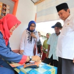 Wali Kota Mojokerto saat sidak di lapangan dan berbincang dengan warga.