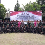 AKBP Wahyu S. Bintoro bersama Dandim 0817 Letkol Inf. Budi Handoko dan jajaran. foto: SYUHUD/ BANGSAONLINE
