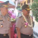 Kapolda Jawa Timur, Irjen Pol Anton Setiadji (kanan) saat tiba di Mapolres Tuban. foto: suwandi/ BANGSAONLINE