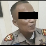 Polisi Gadungan saat diintrogasi Kepolisian Sampang .