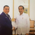 Ahmad Ali, mantan Wakil Ketua Nasdem yang kini Ketua Harian PSI. Ia tampak bersama Jokowi. Foto: Dok. Nasdem
