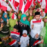 Pengukuhan bunda asuh anak stunting di Alun-Alun Reksogati, Caruban, Madiun, Sabtu (5/8/2023).