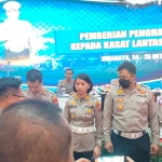 Kasatlantas Polres Ngawi, AKP. Djoko Winarto saat menerima penghargaan dari Dirlantas Polda Jatim, Selasa (25/10/2022).