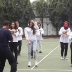 Foto yang diduga merupakan pengambilan video Via Vallen untuk materi kampanye Gus Ipul berlokasi di Pendopo Sidoarjo.