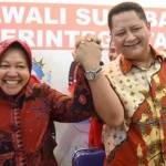 BERHARAP –Tri Rismaharini dan Wisnu Sakti Buana saat mendaftar ke KPU Kota Surabaya, 26 Juli 2015. Foto antara

