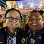 Ketua AMPI Kabupaten Pasuruan, Gaung Andaka Ranggi Purbangkara, saat foto dengan Wakil Menteri Perdagangan, Jerry Sambuaga.