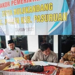 Tim Wakaf Katah Kabupaten Pasuruan saat berada di Desa Bulukandang.