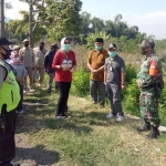 Wali Kota Batu Hj. Dewanti Rumpoko didampingi Wawali Punjul Santoso saat meninjau lokasi calon ibu kota Kecamatan Bumiaji Utara di Desa Tulungrejo, Jumat (10/7).