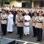 Kapolres Kediri Kota AKBP Miko Indrayana saat memimpin serah terima jabatan di Mapolres Kediri Kota. foto: MUJI HARJITA/ BANGSAONLINE
