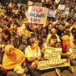 Massa pro-Ahok demo menuntut agar terdakwa kasus penistaan agama itu dibebaskan. foto: ilustrasi / tribunislam