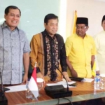 Sekjen Partai Golkar Idrus Marham dan Ketua Umum Partai Golkar Setya Novanto menggelar konferensi pers, di kantor DPP Partai Golkar, Jumat (17/2).