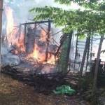 Kondisi rumah Rofiq, Desa Ploso Krembung pasca kebakaran terjadi. (Agus HP/BANGSAONLINE)