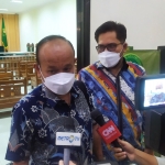 Deny Hariyatna, Kuasa Hukum MSAT, memberikan keterangan usai sidang praperadilan di Pengadilan Negeri Jombang. foto: AAN AMRULLOH/ BANGSAONLINE