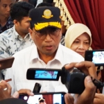 Menteri Perhubungan RI Budi Karya Sumadi diwawancarai wartawan.