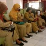  K2 di gedung DPRD menyampaikan aspirasi ingin jadi PNS.foto:yudi eko purnomo/BANGSAONLINE