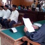 Sidang carok massal di PN Pamekasan mendapat pengamanan ketat. (foto: rizal/BANGSAONLINE)