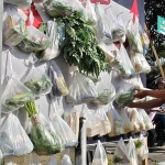 Sayur gratis bagi warga terdampak Covid-19. (foto: ist).