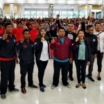 Sineas Hanung Bramantyo menghadiri konsolidasi bersama ribuan relawan Rumah Indonesia Berkemajuan (RIB) di DBL Arena, Surabaya. foto: DIDI ROSADI/ BANGSAONLINE