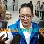 Pj Gubernur Jatim, Adhy Karyono, saat memberi keterangan soal penangkapan KPK terhadap Bupati Sidoarjo, Ahmad Muhdlor Ali atau yang akrab disapa Gus Muhdlor. Foto: DEVI FITRI AFRIYANTI/BANGSAONLINE