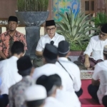 Bupati Pamekasan, Baddrut Tamam, saat menggelar silaturahmi di halaman belakang Mandhapa Agung Ronggosukowati.