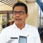Saat Asjari, Kepala Dispora Bangkalan saat memberikan penjelasan kepada wartawan, Rabu (05/02).