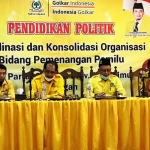 Bappilu DPD Golkar dan DPD Golkar Gresik saat menggelar rapat. foto: SYUHUD/ BANGSAONLINE