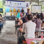 Diskominfo Gresik menggandeng Bea Cukai dan Kejari Gresik saat sosialisasi DBHCHT. foto: SYUHUD/BANGSAONLINE