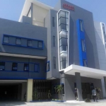 MEGAH: Gedung Asrama Smamda yang menampung siswa luar kota dan diresmikan oleh Ketua Umum PP Muhammadiyah, Dr H Haedar Nashir, Msi, Senin (22/5). foto: MUSTAIN/ BANGSAONLINE