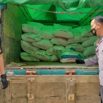 Barang bukti pupuk dan truk yang berhasil diamankan Polres Blitar.