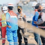 Kapolres Tuban, AKBP Suryono saat meninjau langsung lokasi kebakaran di Desa Sumurgeneng, Kecamatan Jenu.