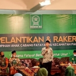 Gus Barra ketika memberi sambutan saat pelantikan dan rapat kerja PAC Fatayat NU Pacet di Institut KH Abdul Chalim.