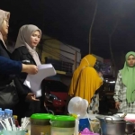 Petugas saat melakukan sidak ke PKL di Jalan Dhoho, Kota Kediri. Foto: Ist 