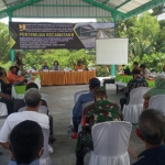 Saat digelar pertemuan terkait program Pengembangan Infrastruktur Sosial Ekonomi Wilayah (PISEW) dengan skema Padat Karya Tunai (PKT) dari Kementerian Pekerjaan Umum dan Perumahan Rakyat (PUPR). (foto: kominfo)