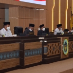 Rapat Paripurna Tahap II Pandangan Umum Fraksi-Fraksi dan Pendapat Bupati atas Nota Raperda Inisiatif Ekesekutif di Gedung DPRD Kabupaten Lamongan.