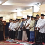 Wakil Wali Kota Kediri, Qowimuddin Thoha, yang bertindak sebagai imam sholat Idul Adha tahun ini. Foto: Ist