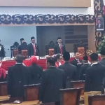 Pimpinan DPRD Kabupaten Mojokerto periode 2024-2029 saat pengucapan sumpah/janji tahap kedua. 