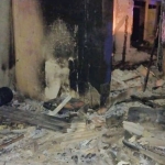 Kondisi rumah Mukani usai dibakar pelaku.