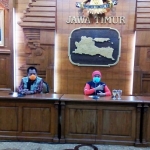 Gubernur Khofifah melaporkan update penanganan Convid-19 di Jawa Timur di Gedung Negara Grahadi, Surabaya. foto: DIDI ROSADI/ BANGSAONLINE