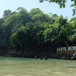Objek wisata pantai banyu meneng