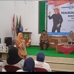 Ketua Tim Pokja Peningkatan Kualitas dan Sistem Data Keluarga BKKBN Jawa Tengah Ibu Nasri Yatiningsih saat memberikan penjelasan (dok. ist)