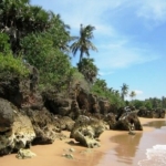 MASIH PERAWAN: Pantai Karang Tangis yang memesona, destinasi wisata apik di Kabupaten Sumenep.