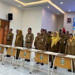 Kepala Dindik Jatim, Aries Agung Paewai, saat membacakan pakta integritas antikorupsi, kolusi, dan nepotisme di hadapan kepala SMA/SMK/SLB Negeri se-Malang Raya.