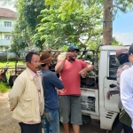 Sejumlah pedagang yang tak mengetahui adanya penutupan terlanjur datang ke Pasar Hewan Pathok yang berada di Jalan Sultan Hasan Halim Kelurahan Sisir.