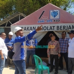 Rombongan Komisi III dan DPUPR Sampang saat sidak Mega Proyek Jalan Lingkar Selatan. Foto: MUTAMMIM/BANGSAONLINE