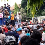 Suasana demo di kantor Perhutani KPH Kediri.