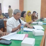 Rapat Pansus SOTK di aula gedung DPRD Trenggalek.