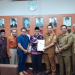 Ketua dan Pengurus FKUB saat menemui Wali Kota Aminuddin