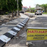 Proyek box culvert depan Pemkab Gresik yang dikerjakan CV. Citra Mandiri ketika dalam tahap finishing. foto: syuhud/ BANGSAONLINE