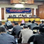 Suasana sidang paripurna penetapan 2 Raperda di DPRD Tuban. foto: GUNAWAN W/BANGSAONLINE